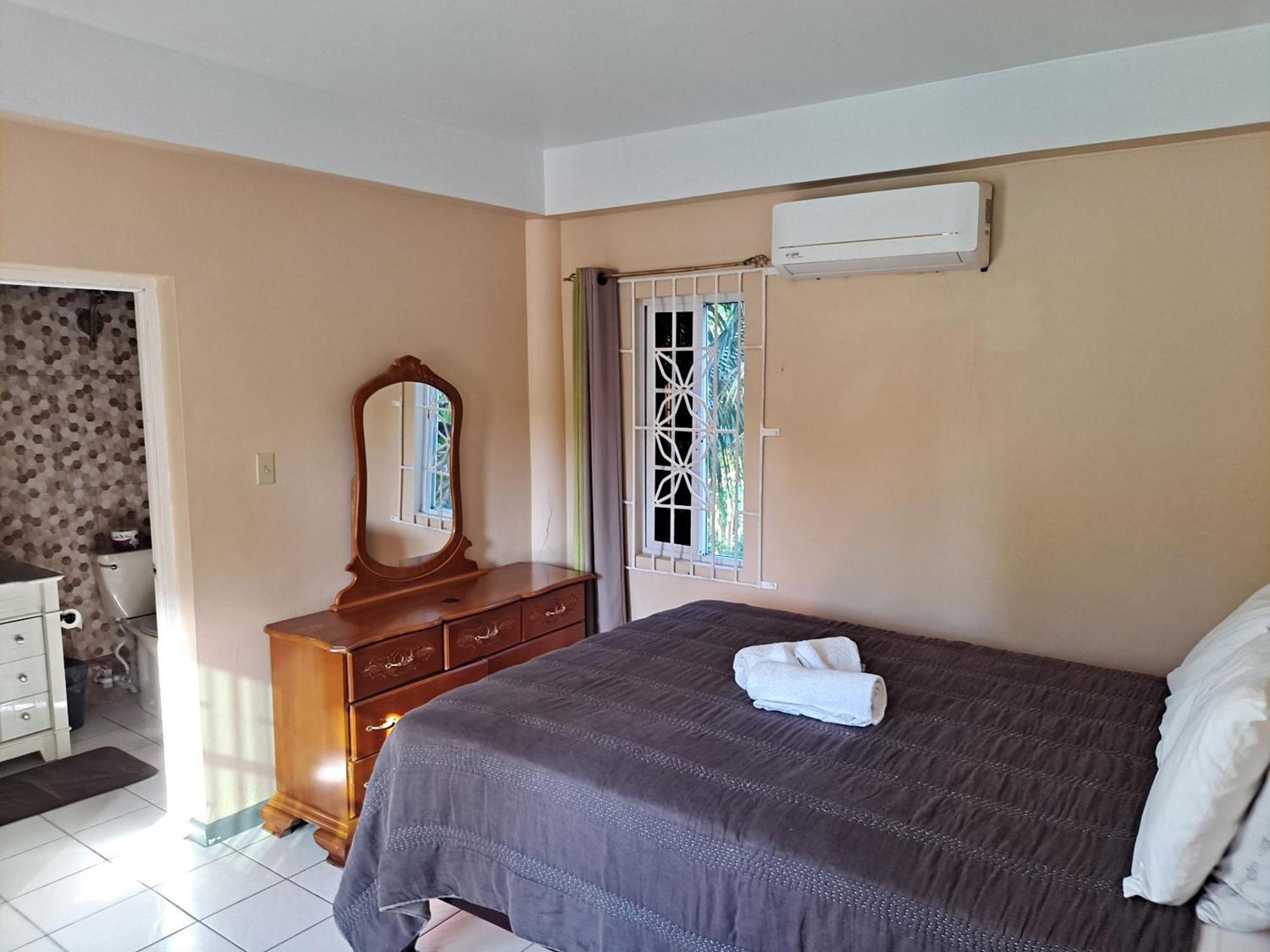 Chaudhry Holiday House 몬테고 베이 외부 사진